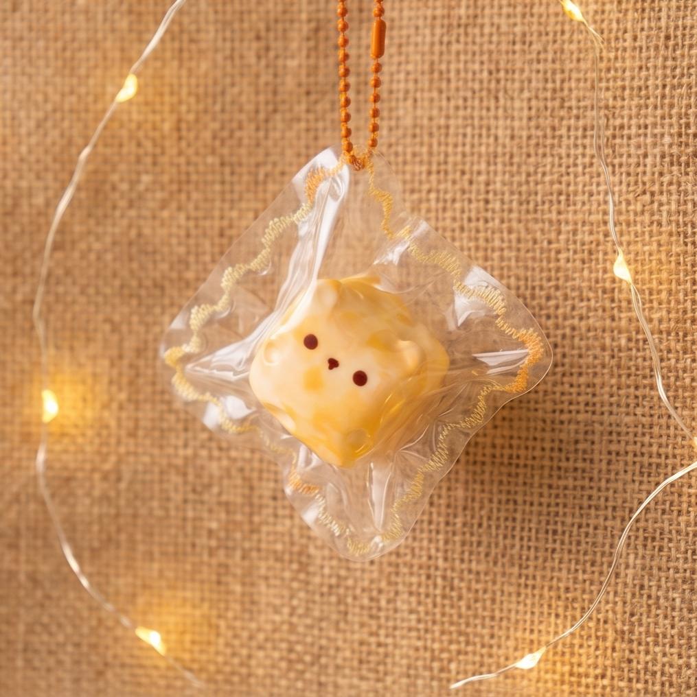 Figomo™ Squishy Oso de Queso Artesanal | Llavero Antiestrés Kawaii