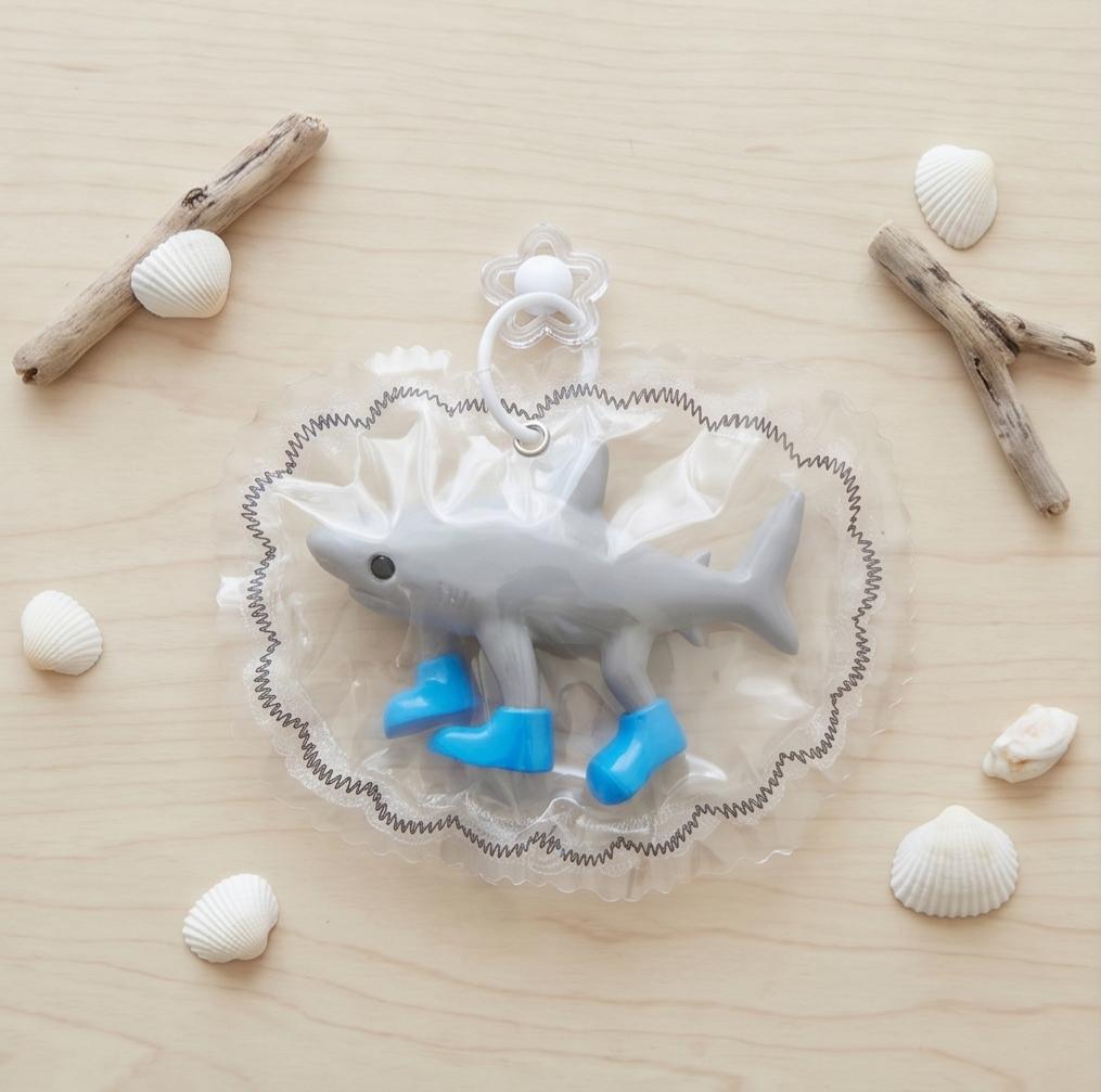 Silicone Shark Squishy Toy/Juguete Squishy de Tiburón de Silicona Trendy Collectible Stress Relief Toy with Blue Boots